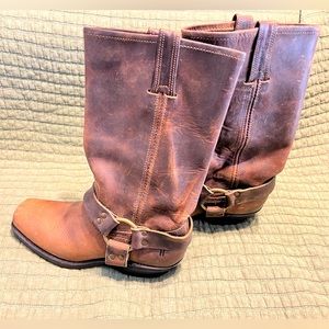 Frye Women’s harness boots 6.5